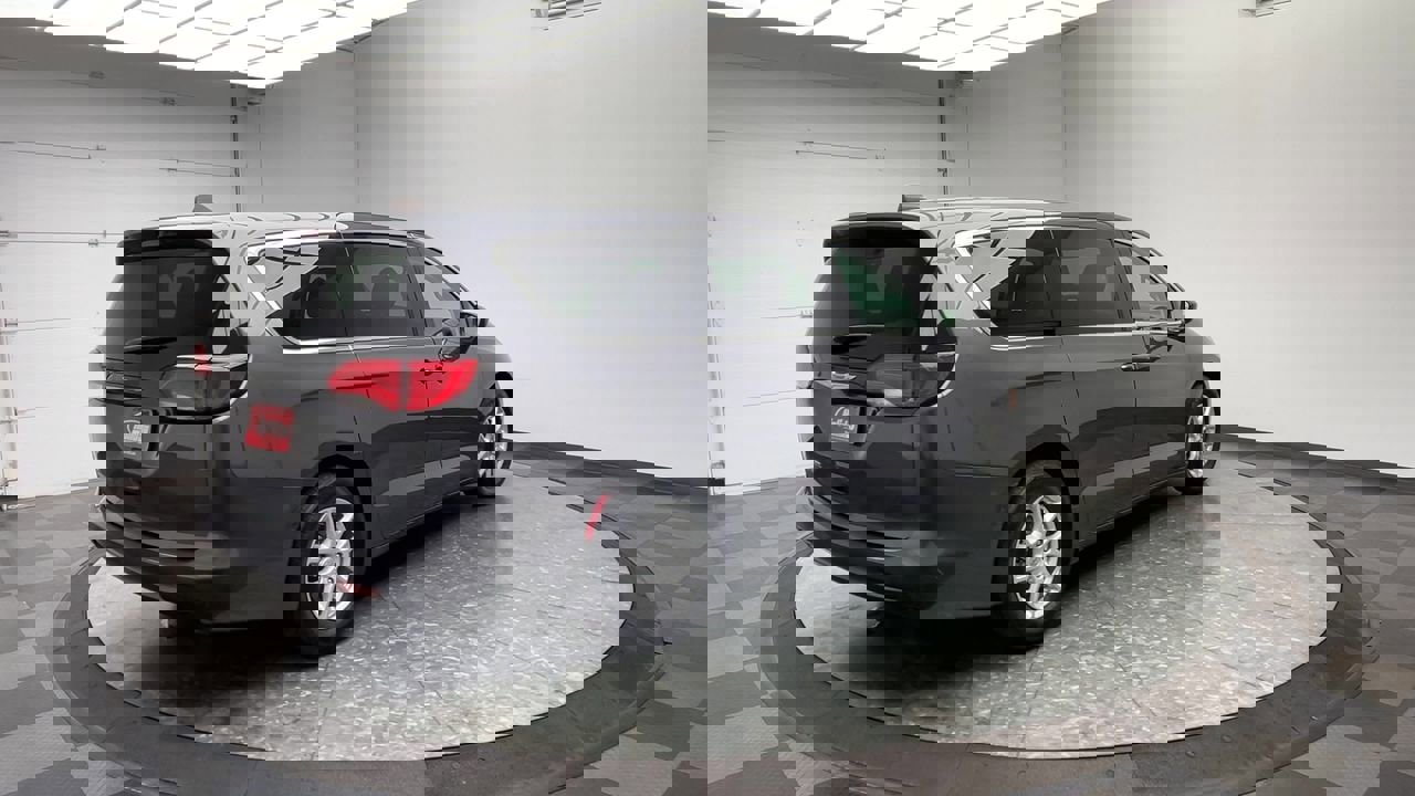 Used 2023 Chrysler Voyager LX image 37