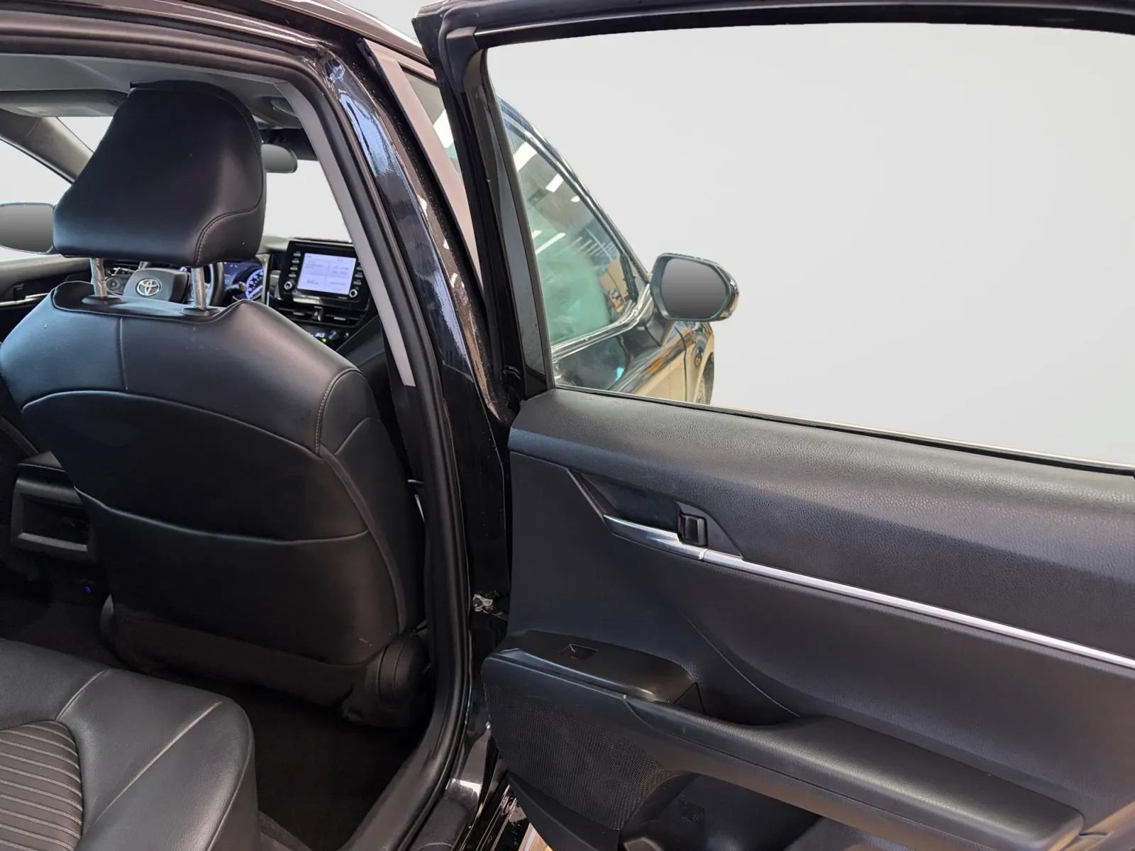 Used 2023 Toyota Camry SE w/ Blackout Package (TMS) AWD/4WD image 17