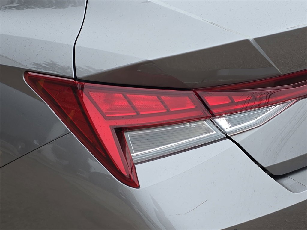 Certified 2023 Hyundai Elantra Limited image 33