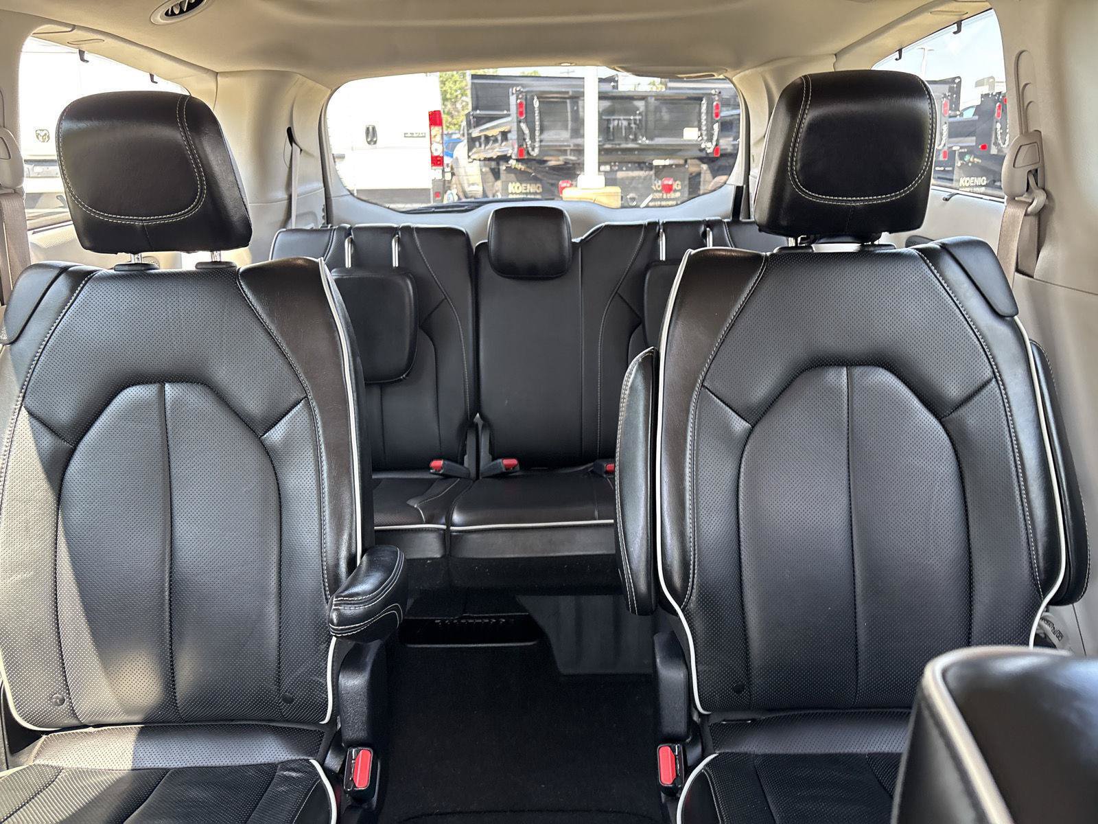 Used 2022 Chrysler Pacifica Limited w/ Uconnect Theater Family Group AWD/4WD image 26