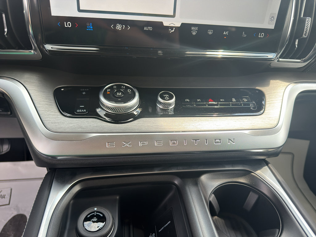 New 2027 Ford Expedition Platinum w/ Driver's Package AWD/4WD image 15