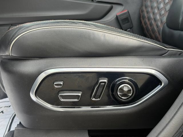 Used 2023 Jeep Grand Cherokee Summit AWD/4WD image 15