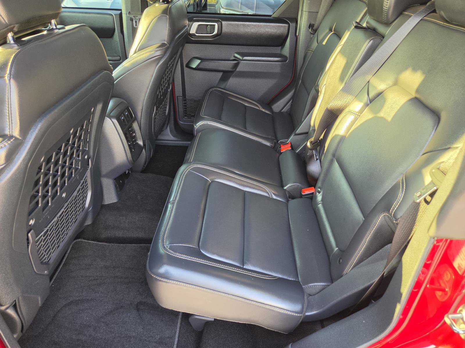 Used 2025 Ford Bronco Badlands AWD/4WD image 12