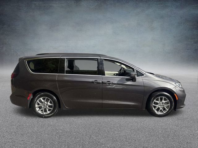 Used 2021 Chrysler Pacifica Touring image 4