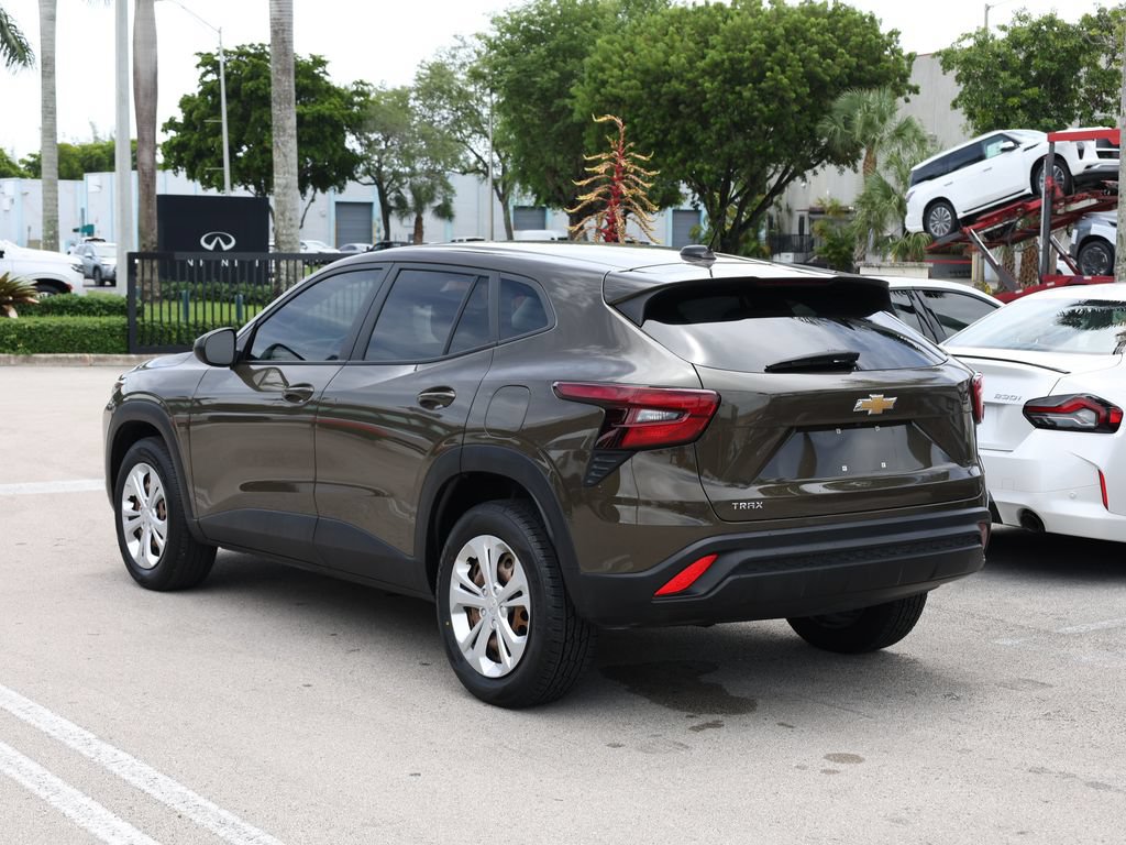 Used 2024 Chevrolet Trax LS FWD image 4