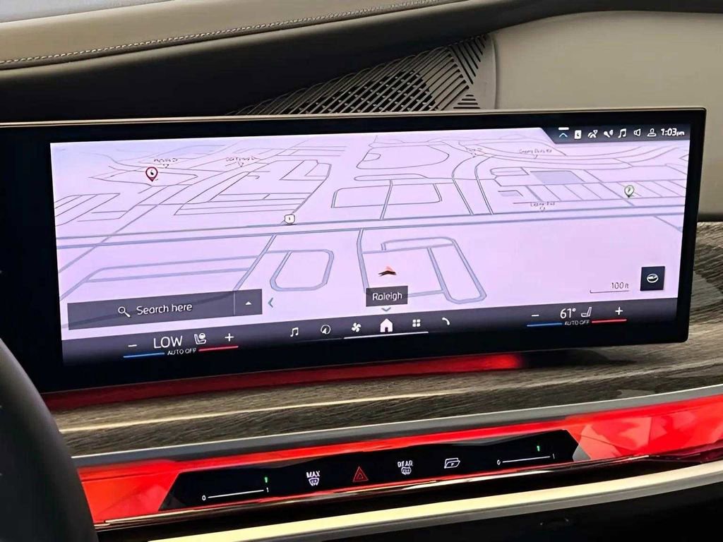 Used 2024 BMW i7 xDrive60 image 24