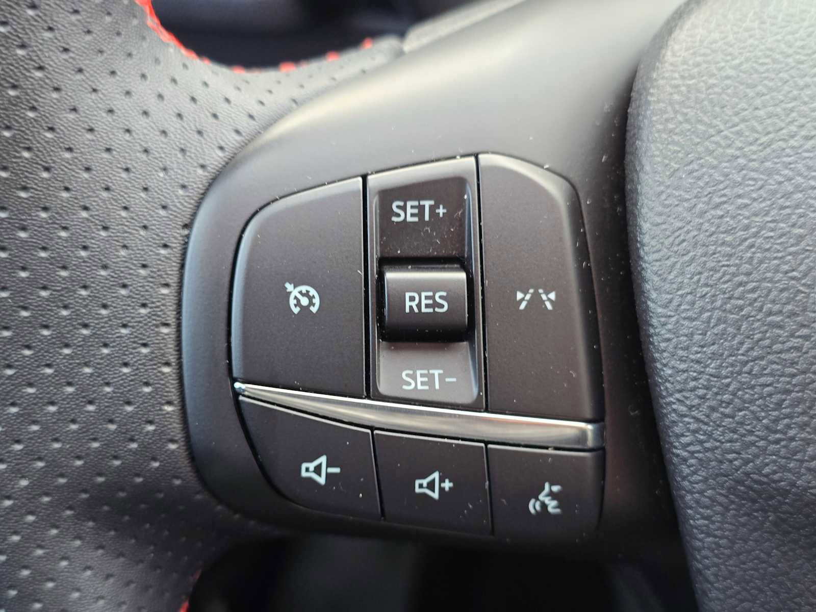 Used 2025 Ford Escape ST-Line Select AWD/4WD image 36