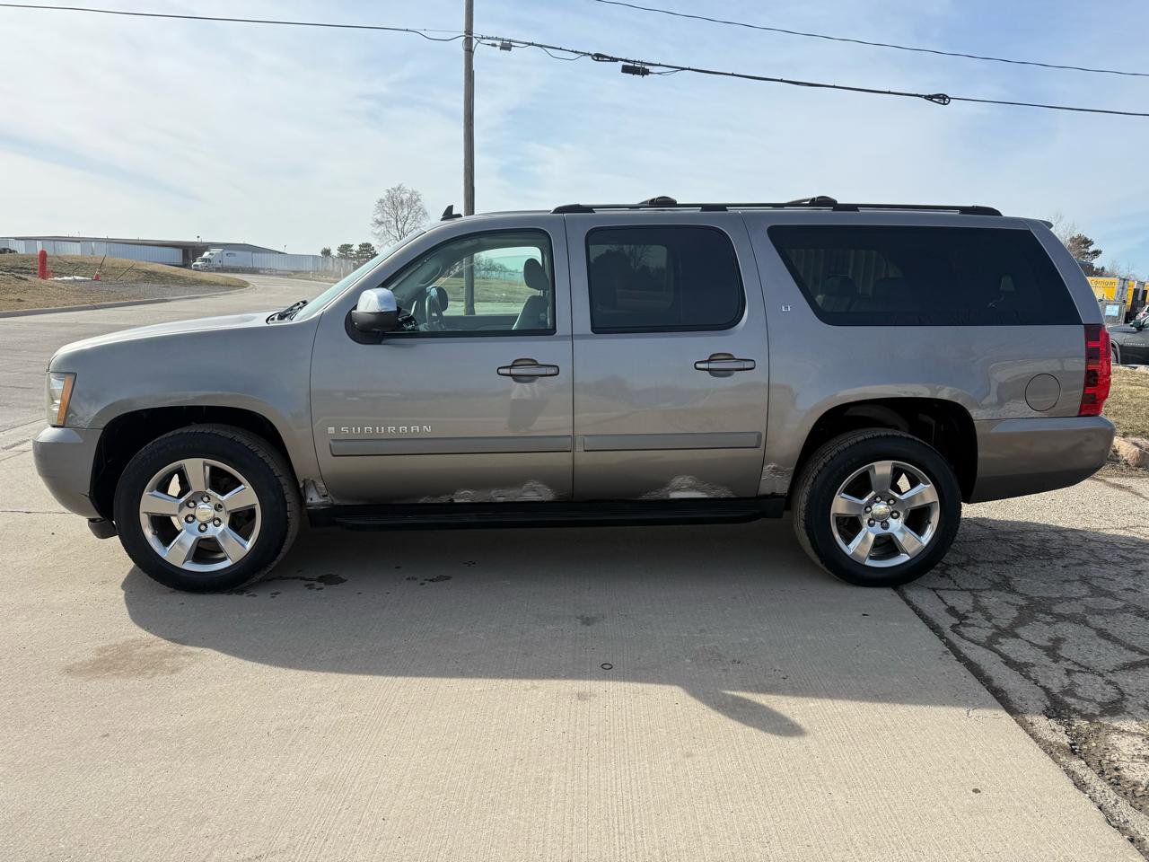 Used 2007 Chevrolet Suburban LT w/ LT Preferred Equipment Group image 8