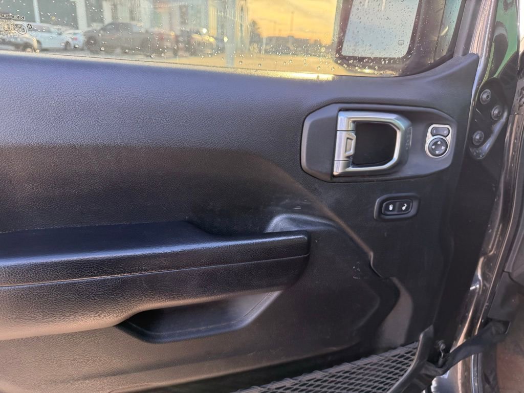 Used 2021 Jeep Gladiator Willys image 10