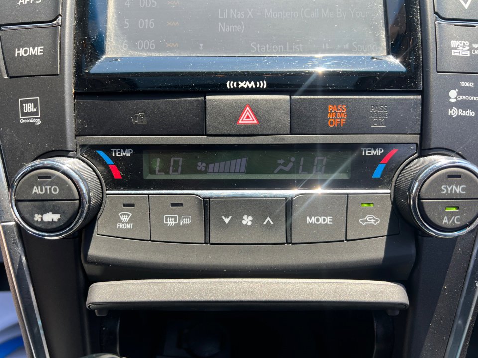 Used 2017 Toyota Camry XLE FWD image 18