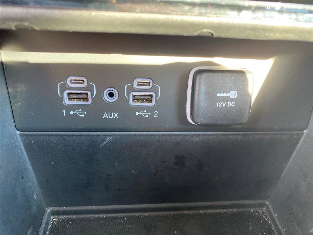 Used 2024 Jeep Grand Cherokee Limited w/ Black Appearance Package image 9