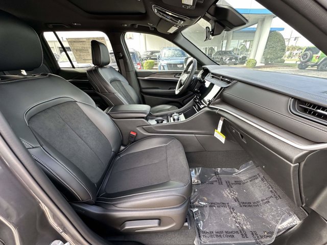 New 2026 Jeep Grand Cherokee Altitude AWD/4WD image 28