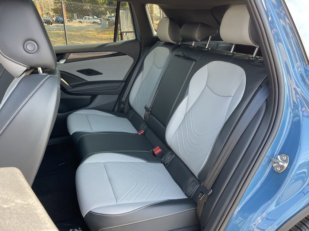 New 2026 Volkswagen Tiguan SE R-Line FWD image 18