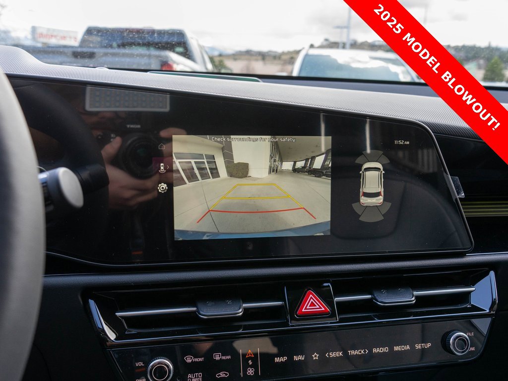 New 2025 Kia Niro SX Touring image 24