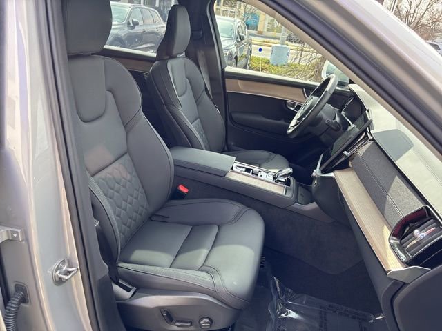 Used 2025 Volvo XC90 B5 Plus image 17