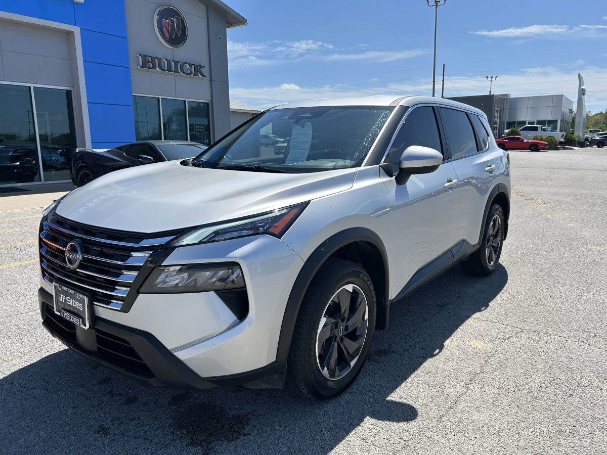 Used 2025 Nissan Rogue SV FWD image 1