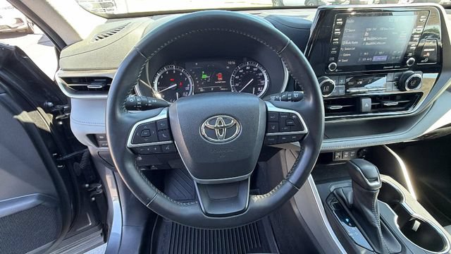 Used 2022 Toyota Highlander XLE AWD/4WD image 26