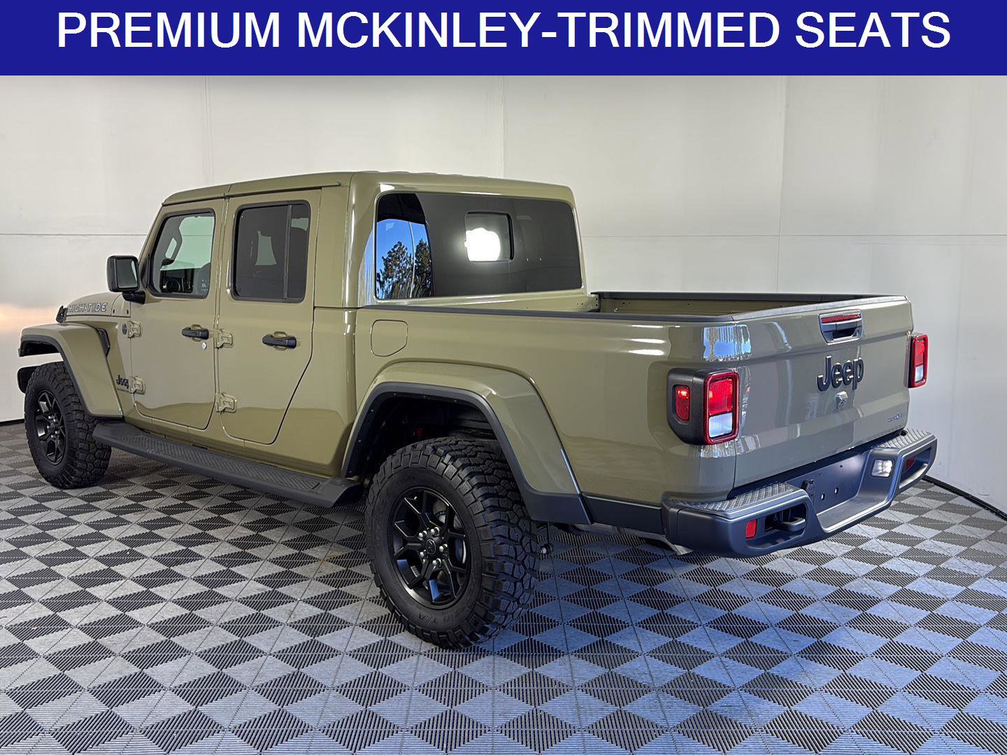 Used 2025 Jeep Gladiator Sport image 6
