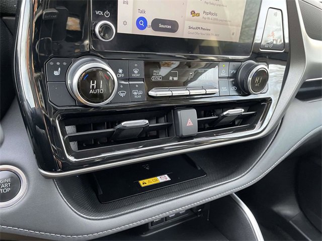 Used 2024 Toyota Highlander XLE image 32