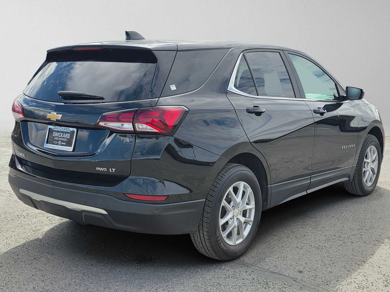 Used 2024 Chevrolet Equinox LT AWD/4WD image 3