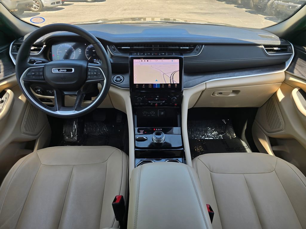 Used 2023 Jeep Grand Cherokee L Limited AWD/4WD image 5