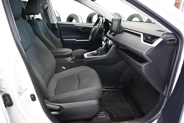 Used 2022 Toyota RAV4 LE AWD/4WD image 11