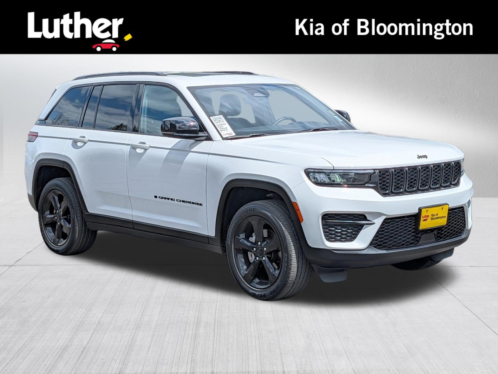 Used 2023 Jeep Grand Cherokee Altitude AWD/4WD image 1