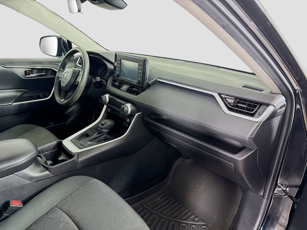 Used 2021 Toyota RAV4 XLE image 19