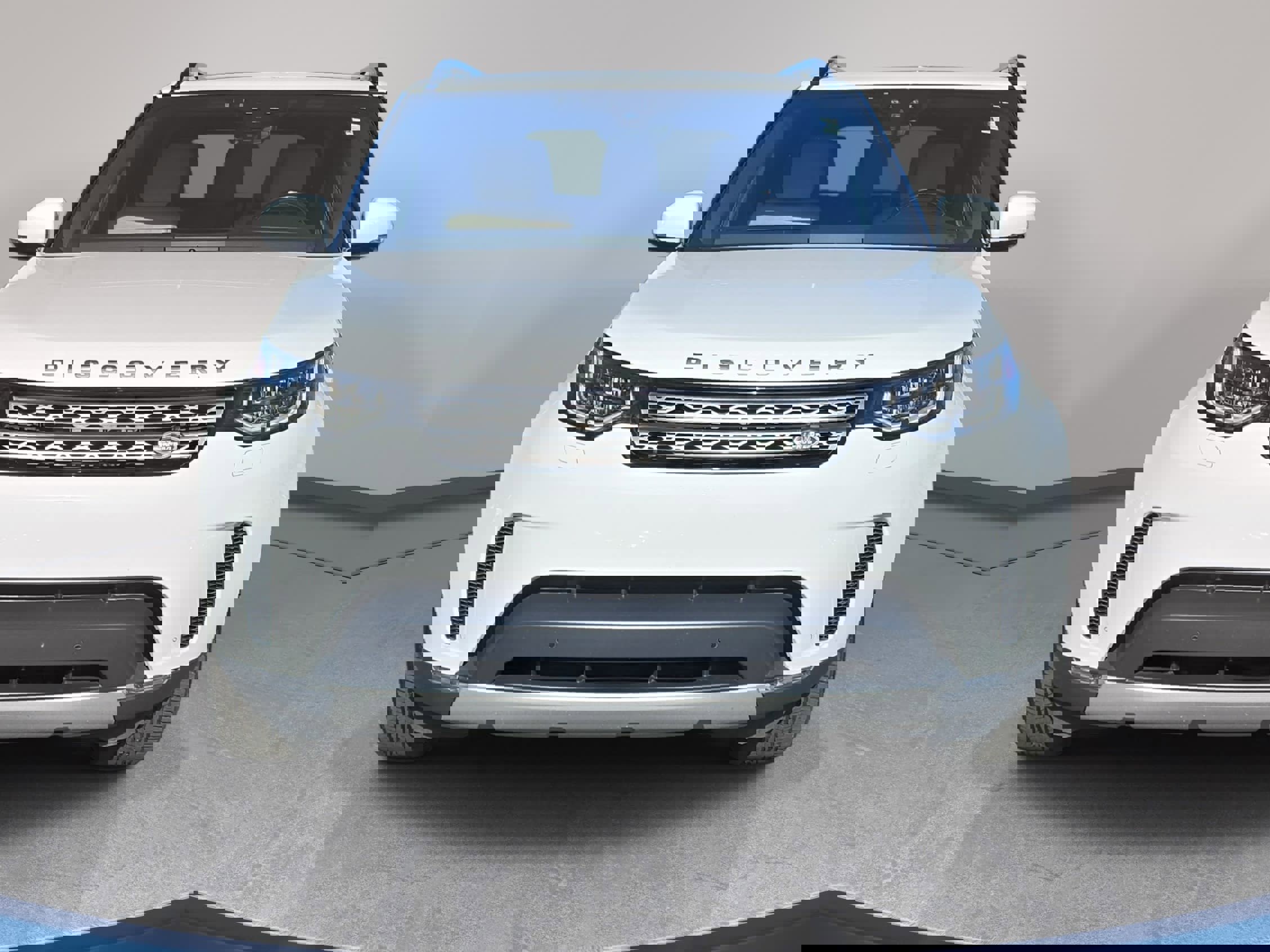 Used 2019 Land Rover Discovery HSE image 2