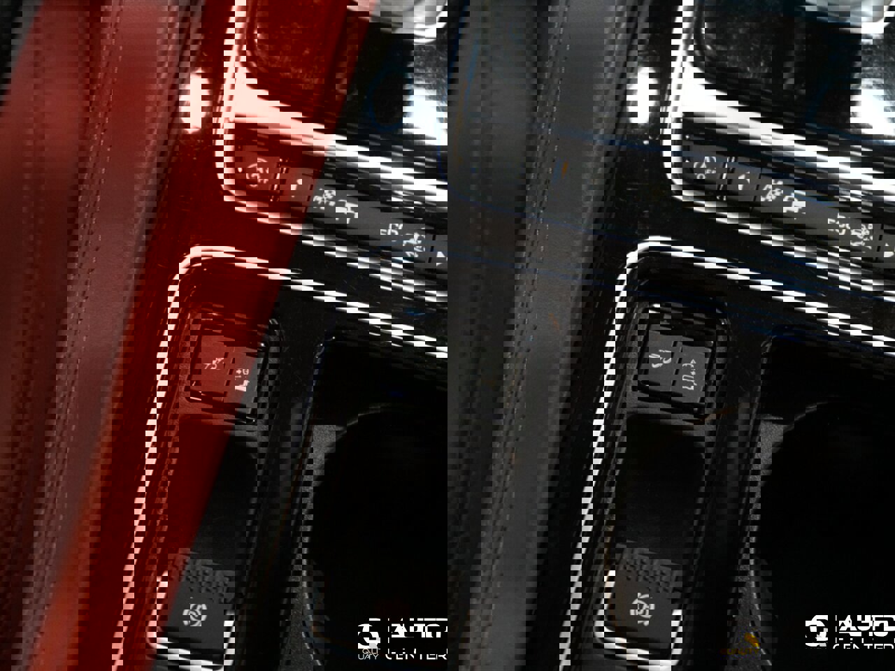 Used 2020 Jaguar F-PACE SVR image 26