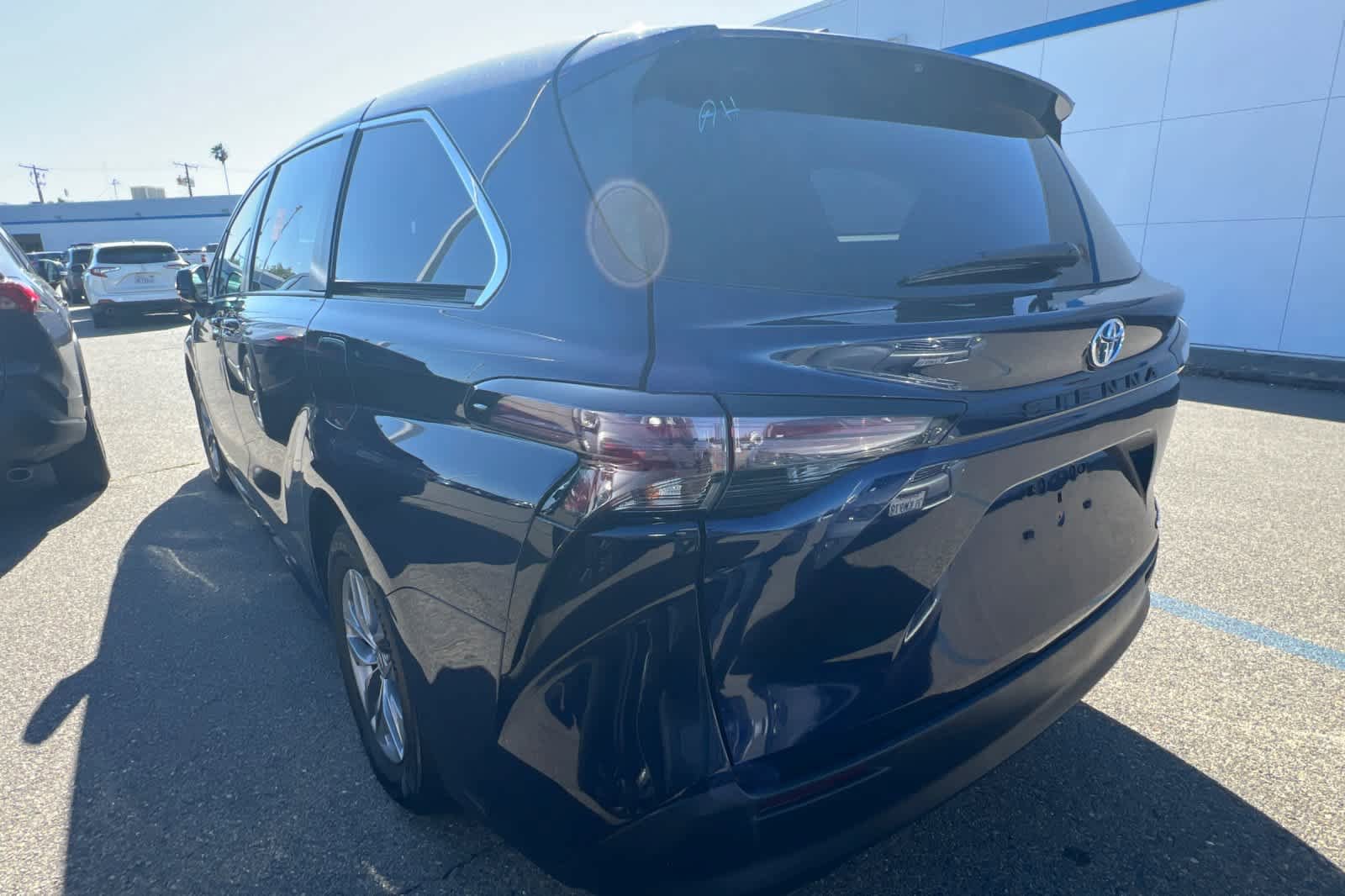 Certified 2023 Toyota Sienna LE FWD image 6