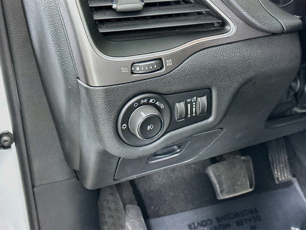 Certified 2021 Jeep Cherokee Latitude Lux AWD/4WD image 17