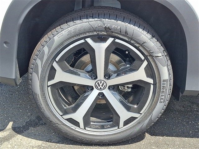 New 2025 Volkswagen Tiguan SE w/ Panoramic Sunroof Package AWD/4WD image 5