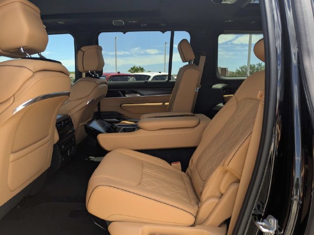 New 2026 Jeep Grand Wagoneer L Summit AWD/4WD image 15