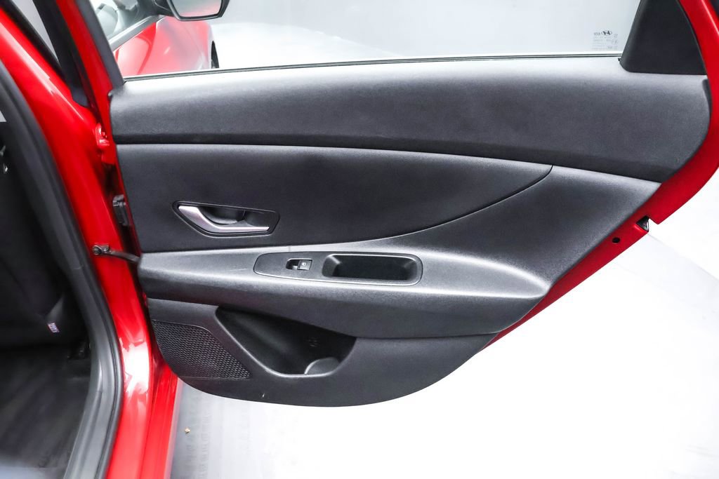 Certified 2023 Hyundai Elantra SE w/ Cargo Package image 31