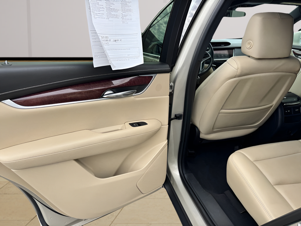 Used 2017 Cadillac XT5 Luxury FWD image 35