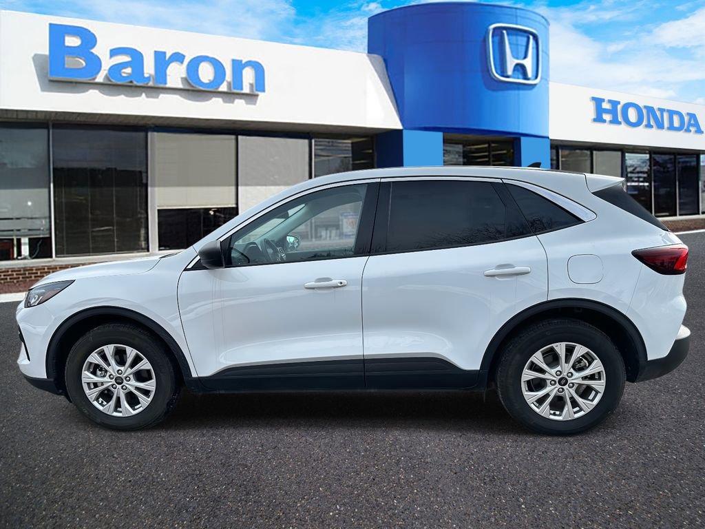 Used 2024 Ford Escape Active w/ Tech Pack #1 FWD image 3