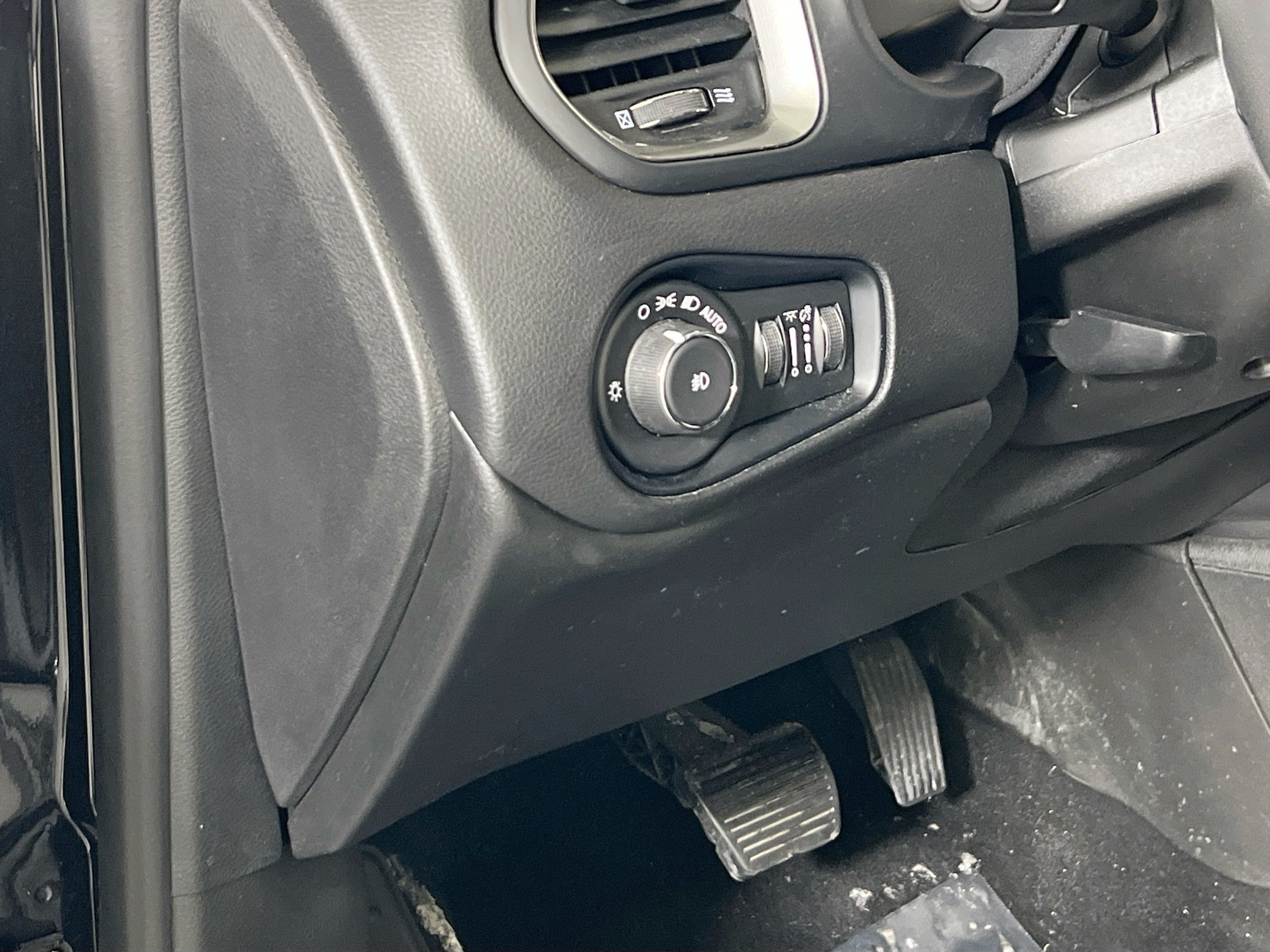Used 2022 Jeep Renegade Latitude AWD/4WD image 10