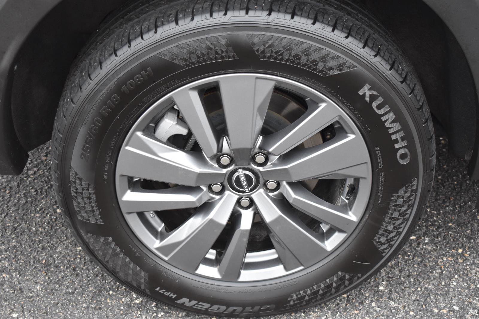 Used 2025 Nissan Pathfinder SV image 12