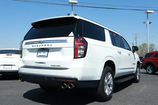 Used 2023 Chevrolet Suburban Premier image 6