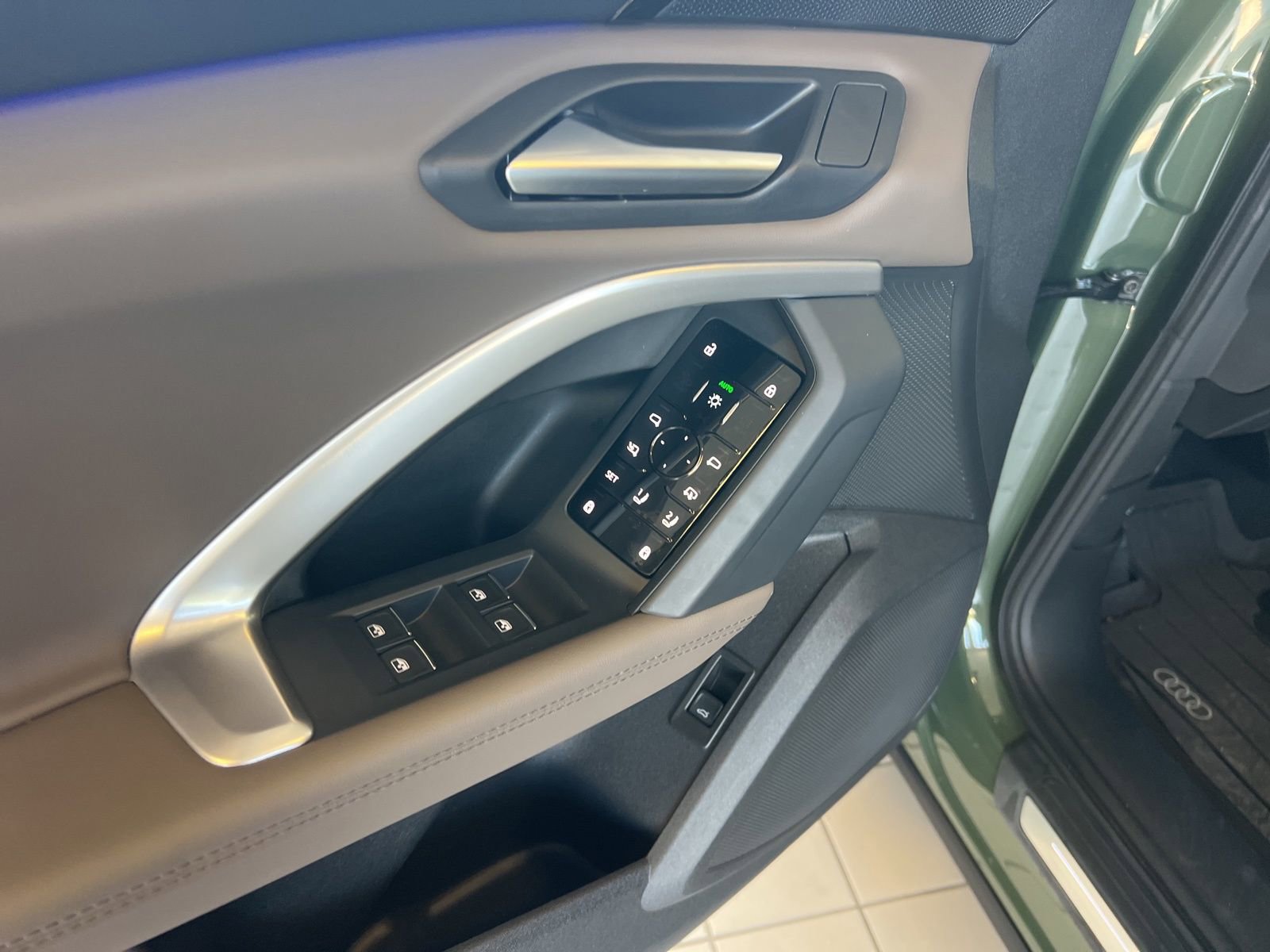 Used 2025 Audi Q5 Premium w/ 19" Wheel Package image 26