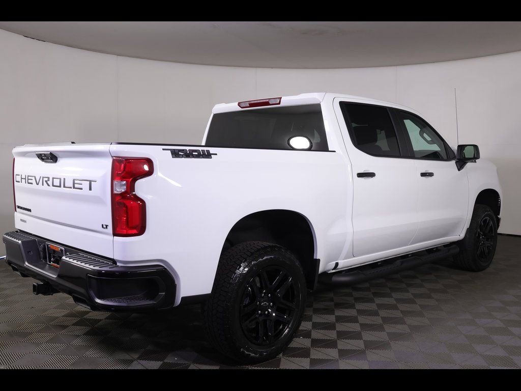 Used 2025 Chevrolet Silverado 1500 LT Trail Boss w/ Dark Appearance Package image 2