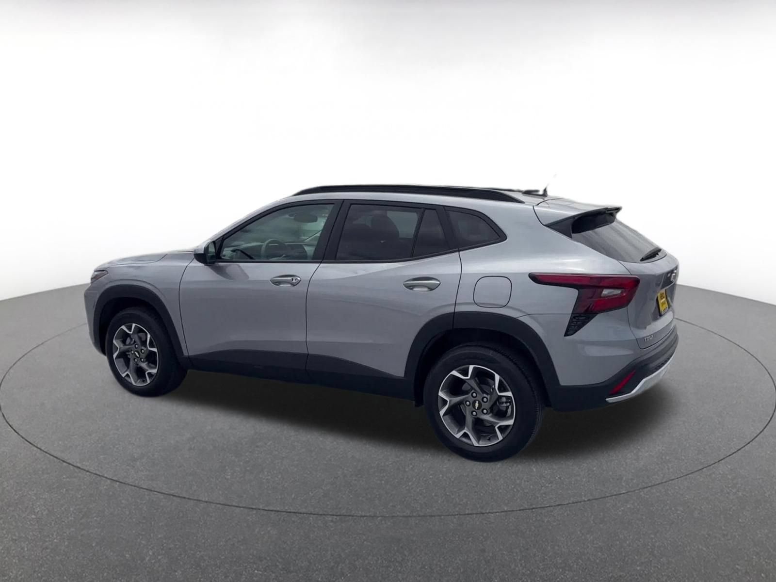 Used 2025 Chevrolet Trax LT FWD image 10