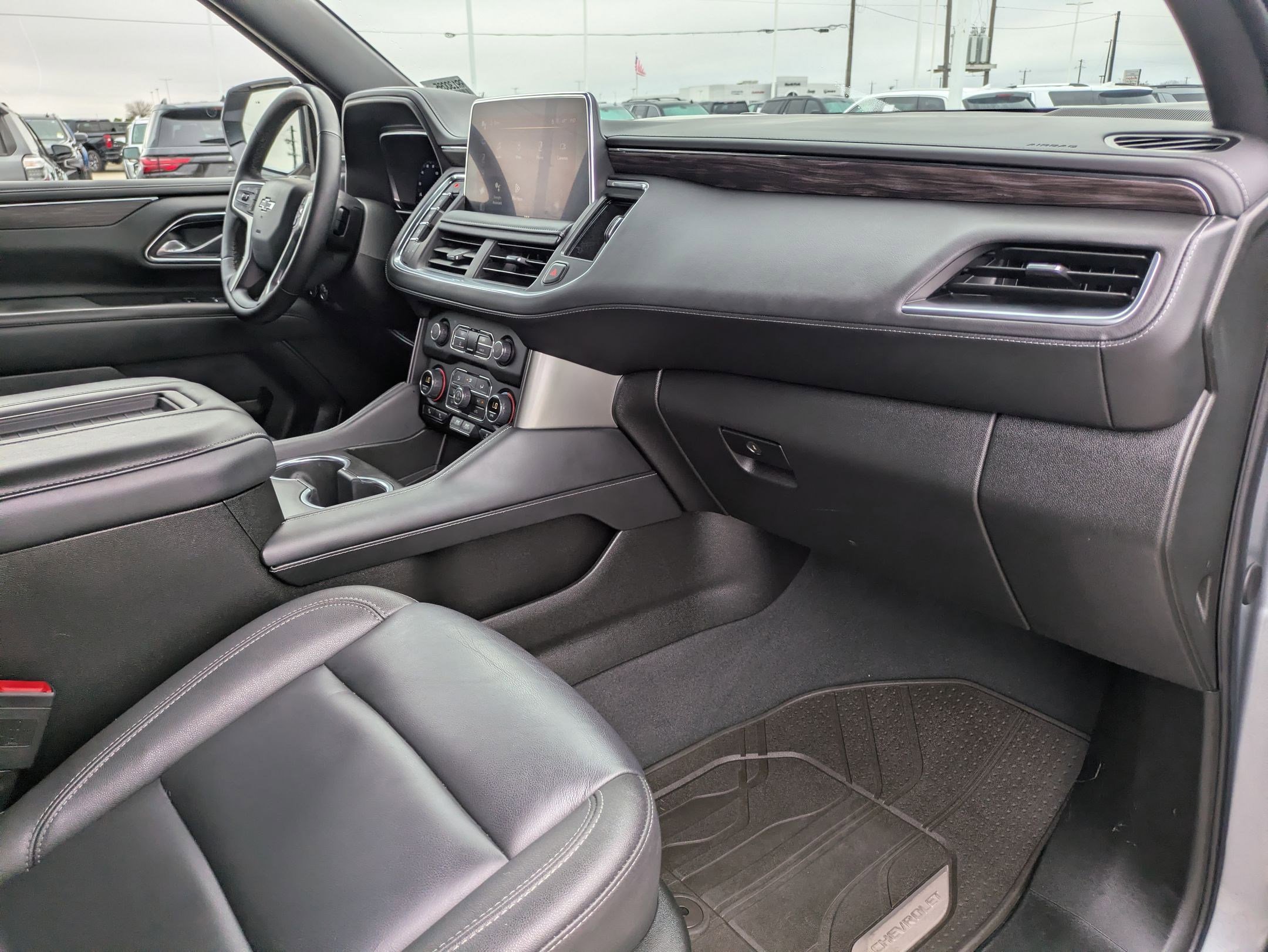 Certified 2024 Chevrolet Suburban Z71 w/ Luxury Package image 28