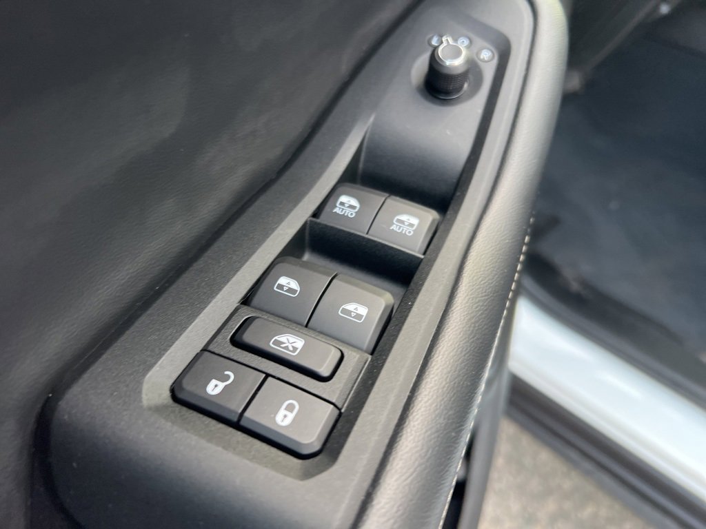 Used 2023 Jeep Grand Cherokee L Laredo image 11