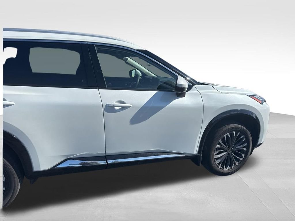 Used 2024 Nissan Rogue Platinum w/ Platinum Premium Package FWD image 9