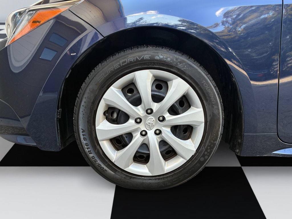 Used 2024 Toyota Corolla LE FWD image 14