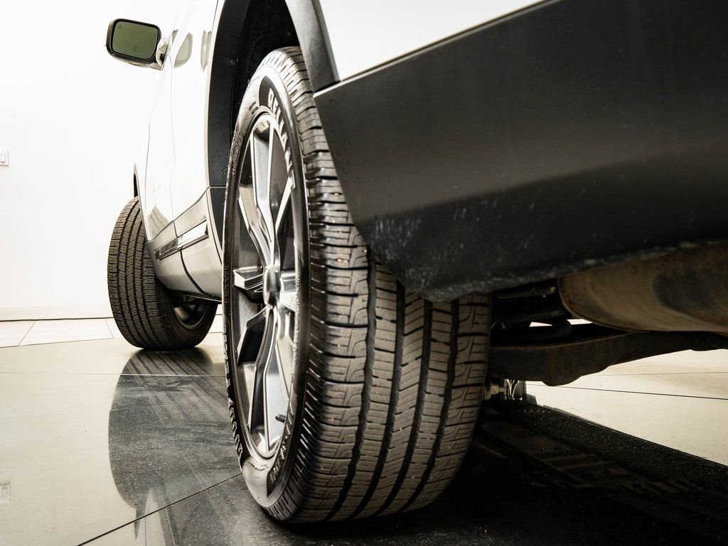 Used 2017 Ford Explorer XLT w/ Equipment Group 202A image 50