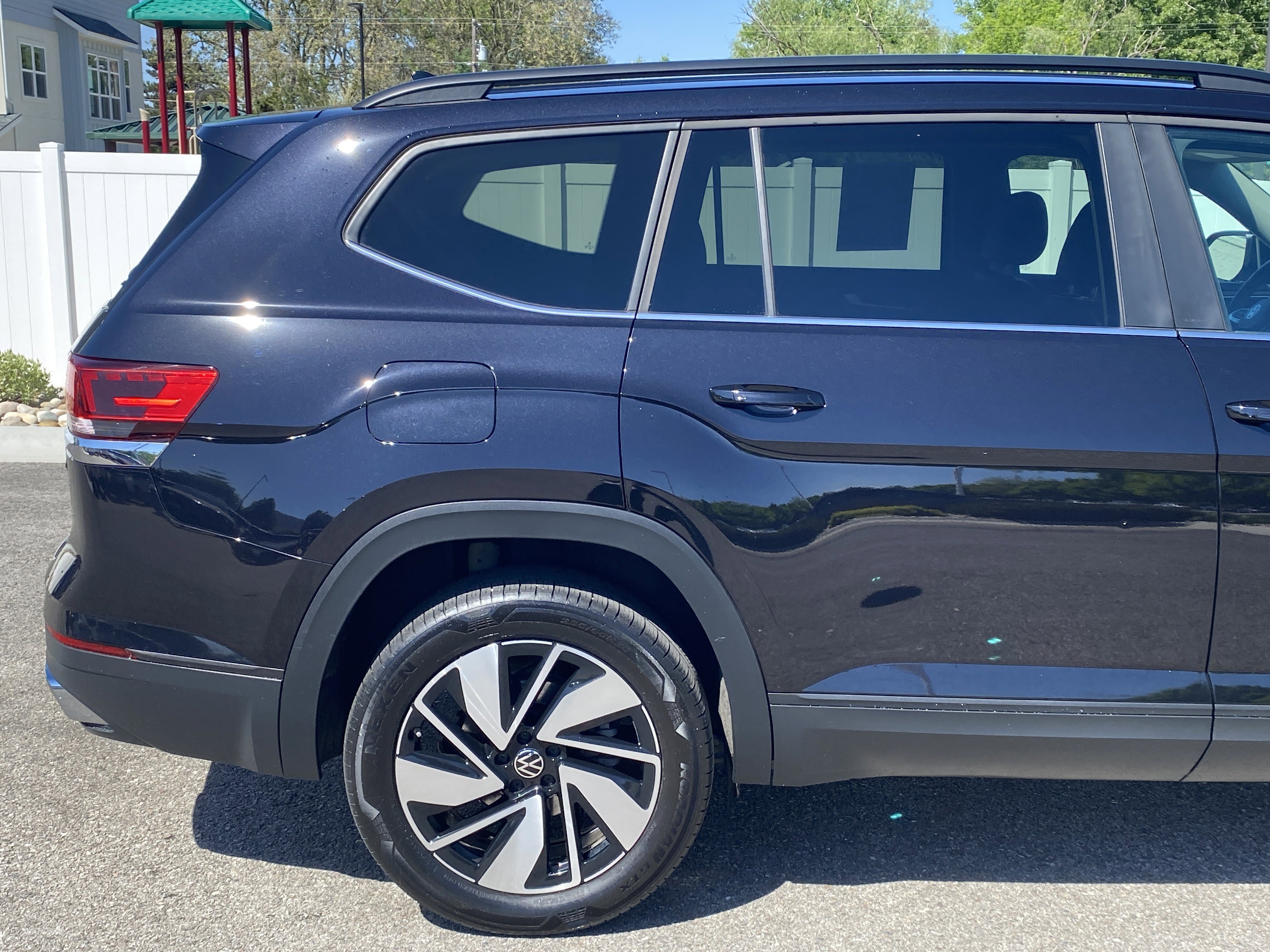 Used 2024 Volkswagen Atlas SE AWD/4WD image 6