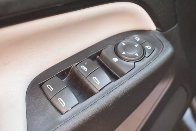 Used 2019 Chevrolet Equinox LS AWD/4WD image 18
